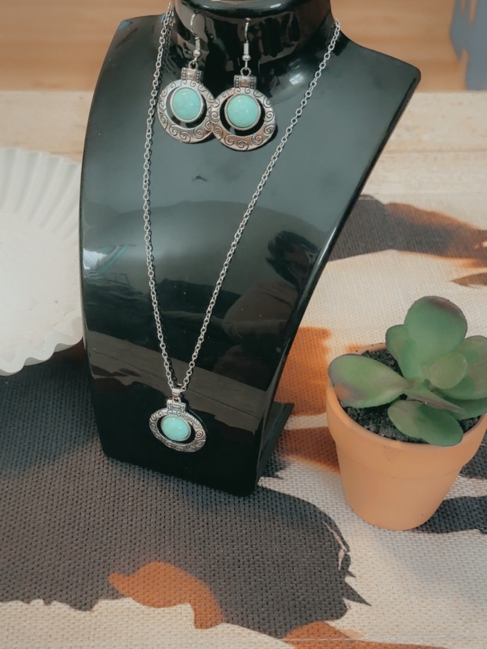 SHEIN Turquoise Silver-Tone Pendant Necklace & Earrings 2-Piece Set - Picture 2 of 6